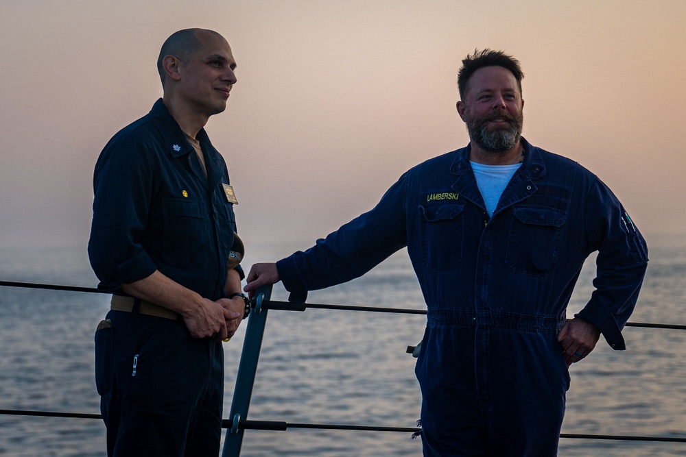 Namesake Visits Pre-Commissioning Unit Harvey C. Barnum Jr. (DDG 124)