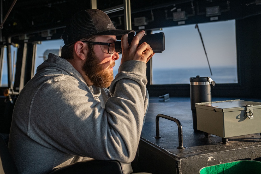 Namesake Visits Pre-Commissioning Unit Harvey C. Barnum Jr. (DDG 124)