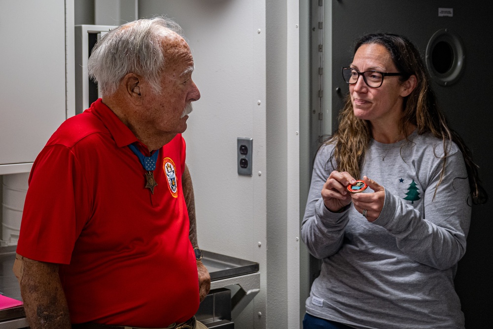 Namesake Visits Pre-Commissioning Unit Harvey C. Barnum Jr. (DDG 124)