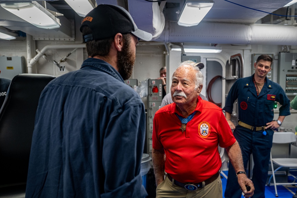 Namesake Visits Pre-Commissioning Unit Harvey C. Barnum Jr. (DDG 124)