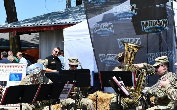 133d Army National Guard Band opens up the annual King County Fair