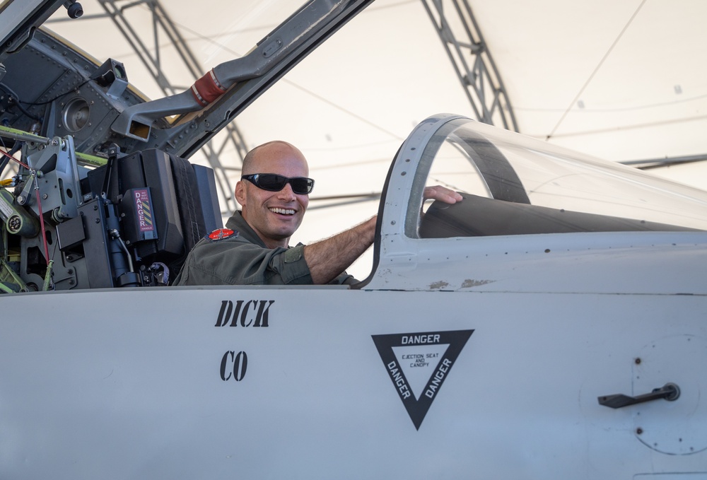 VMFT-402 F-5 delivery