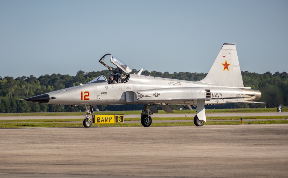 VMFT-402 F-5 delivery