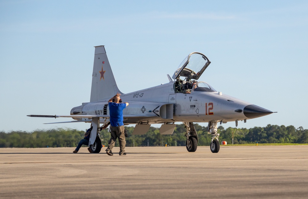 VMFT-402 F-5 delivery