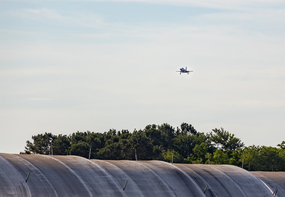 VMFT-402 F-5 delivery