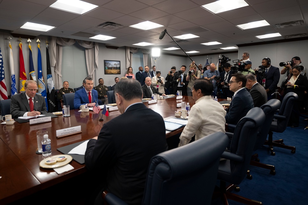 SD Hosts Philippine President Marcos at the Pentagon