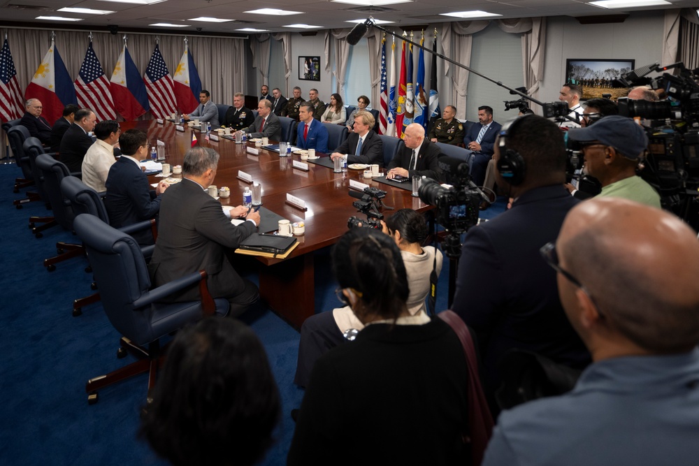 SD Hosts Philippine President Marcos at the Pentagon