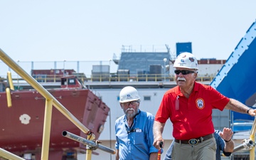 Namesake Visits Pre-Commissioning Unit Harvey C. Barnum Jr. (DDG 124)