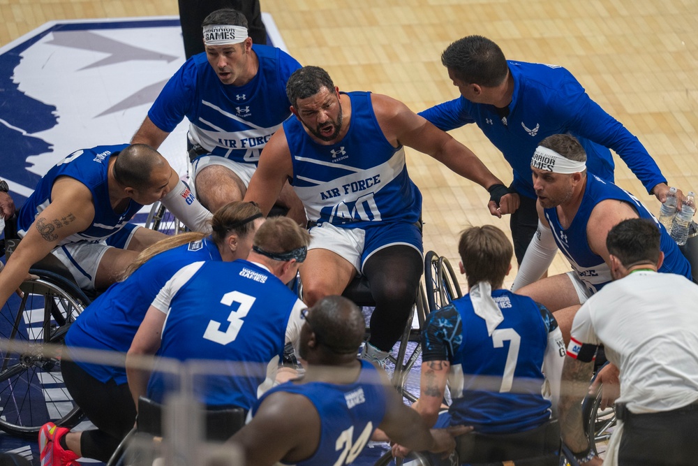 Team Air Force recieves cycling medals at the 2025 Warrior Games