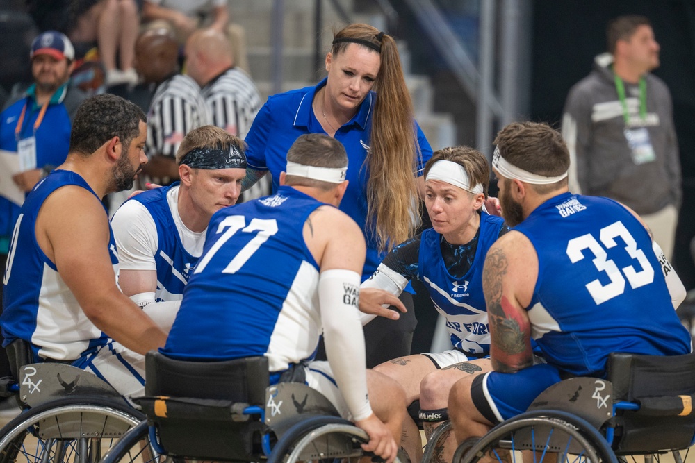 Team Air Force recieves cycling medals at the 2025 Warrior Games