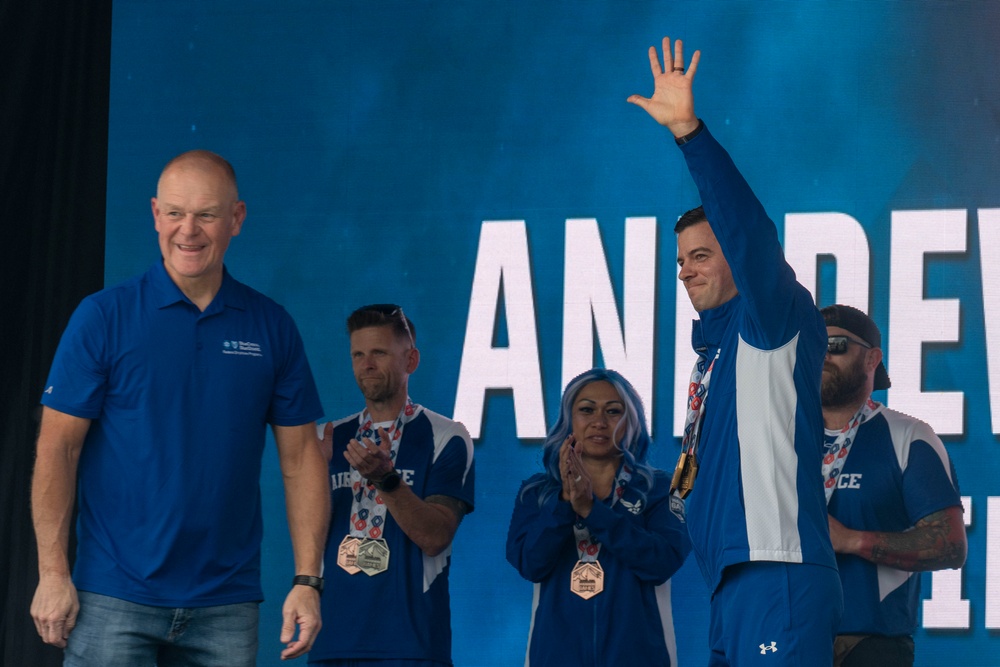 Team Air Force recieves cycling medals at the 2025 Warrior Games