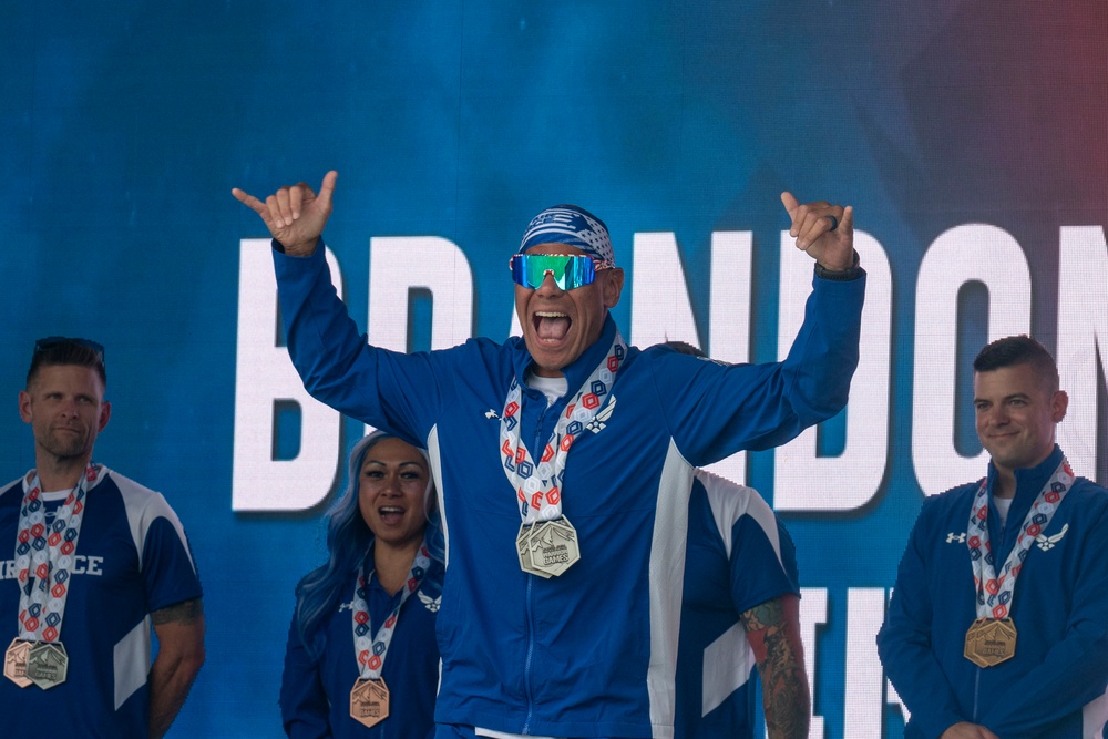 Team Air Force recieves cycling medals at the 2025 Warrior Games