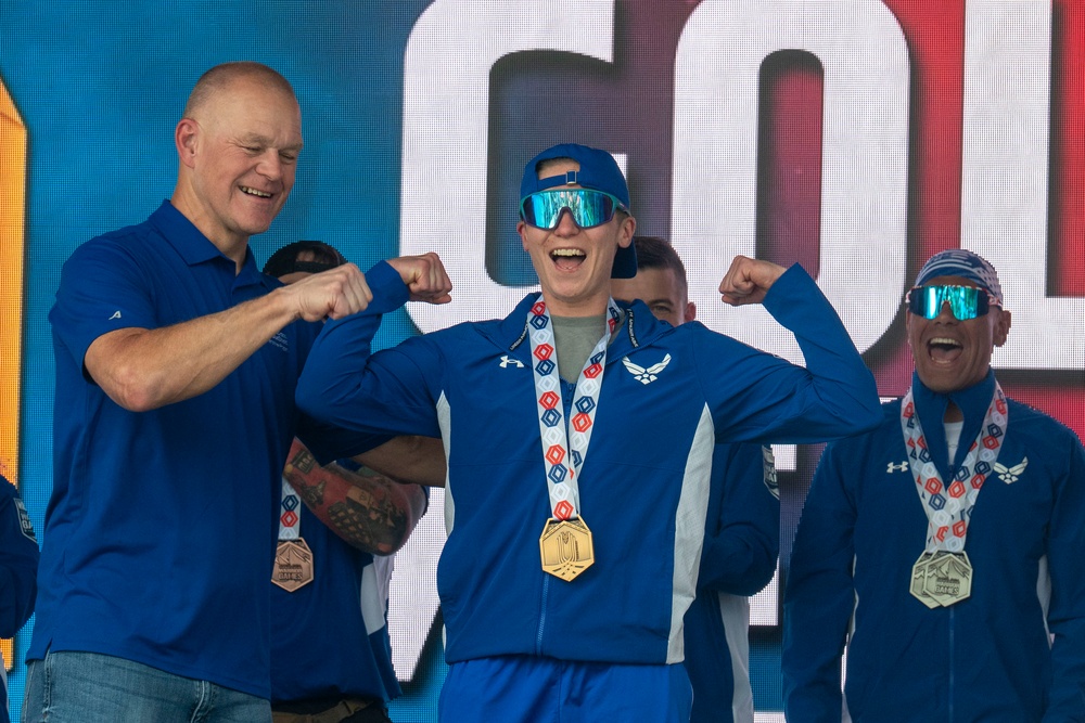 Team Air Force recieves cycling medals at the 2025 Warrior Games