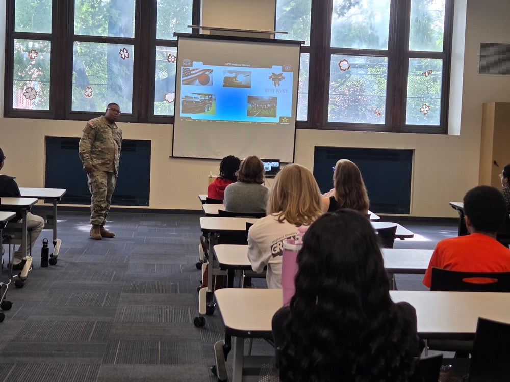 Army Recruiter Engages Philly Students at Mighty Writers Career Workshop
