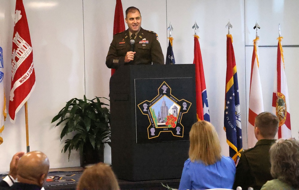 Shaw assumes command of Mobile District