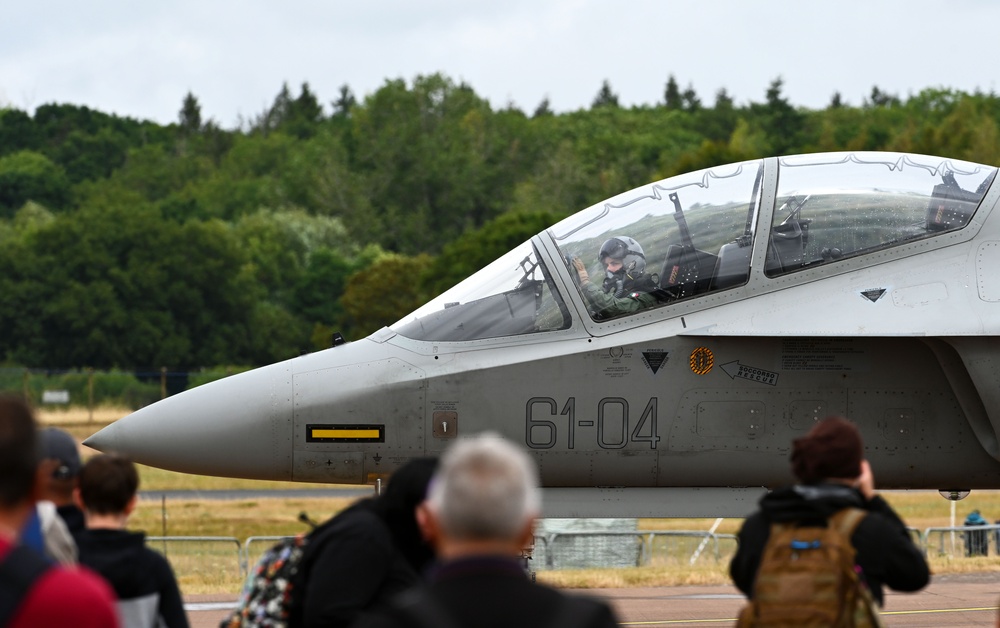 Ellsworth B-1B Lancer showcased at final day of RIAT 2025
