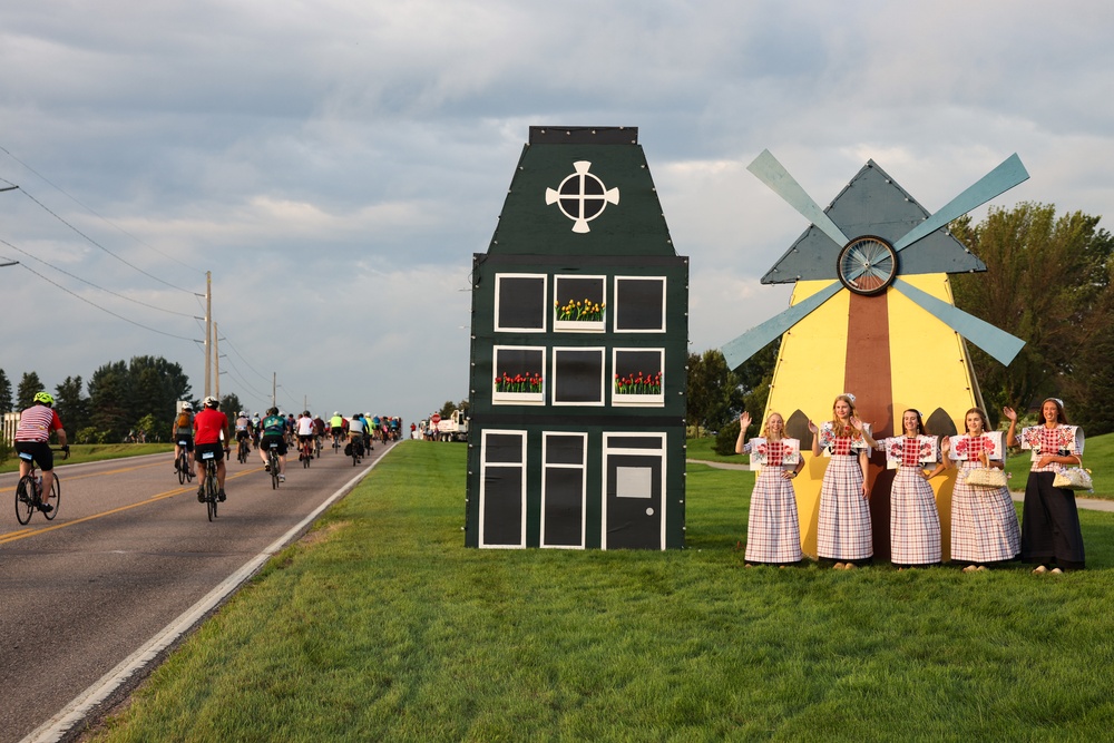 RAGBRAI 2025 riders begin trek across Iowa