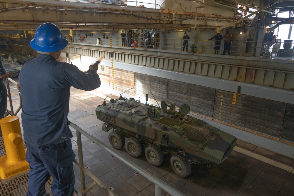 Alpha Company, 2d Assault Amphibian Battalion, 2d Marine Division Well Deck Rehearsal