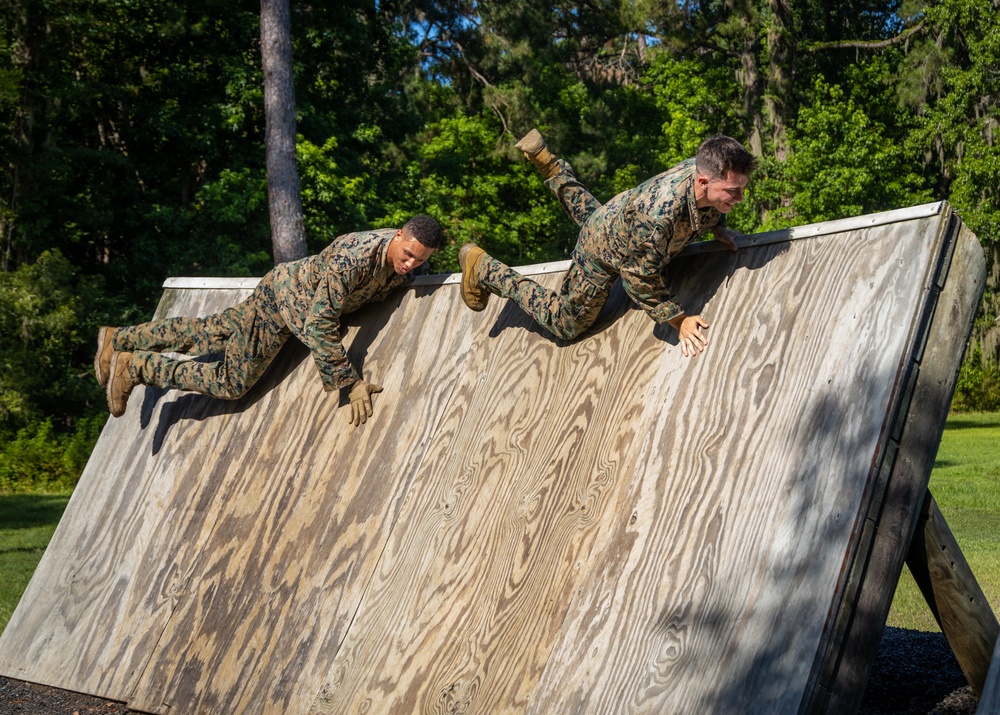 Cpls School class 6-25 conducts confidence course