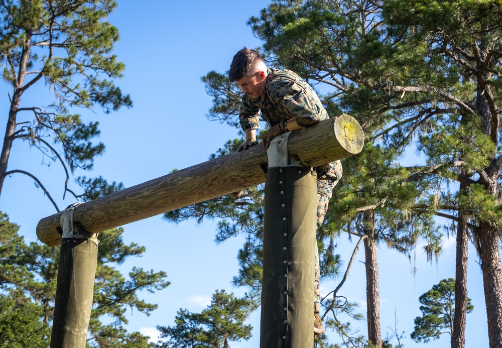 Cpls School class 6-25 conducts confidence course