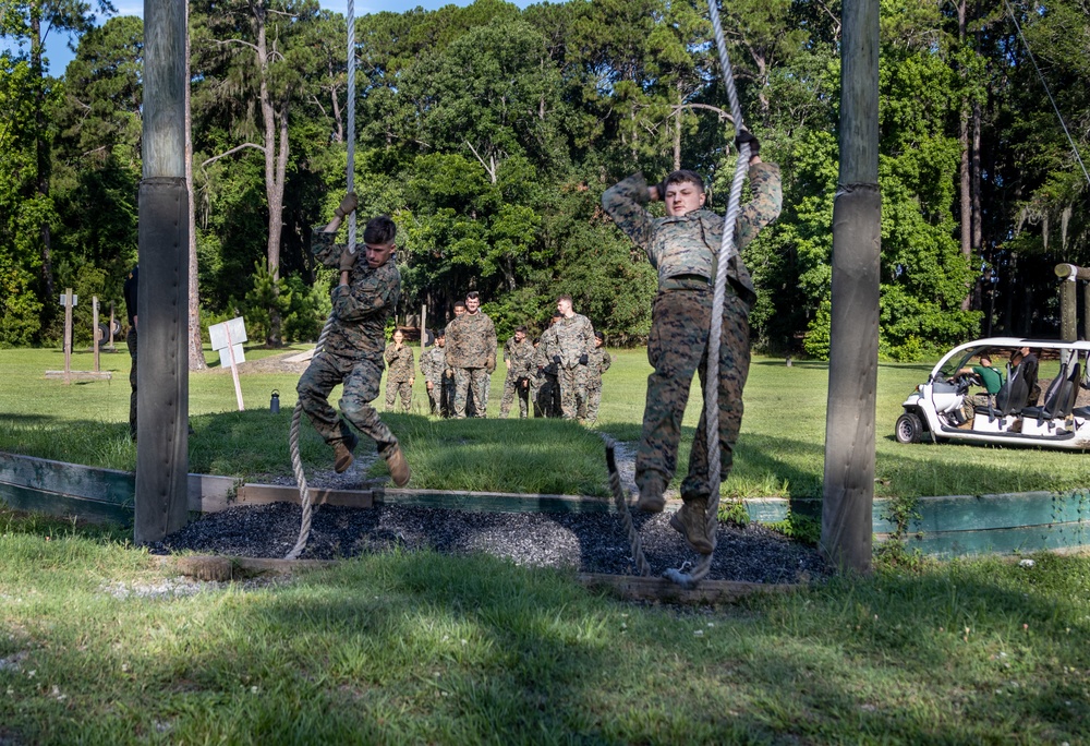 Cpls School class 6-25 conducts confidence course