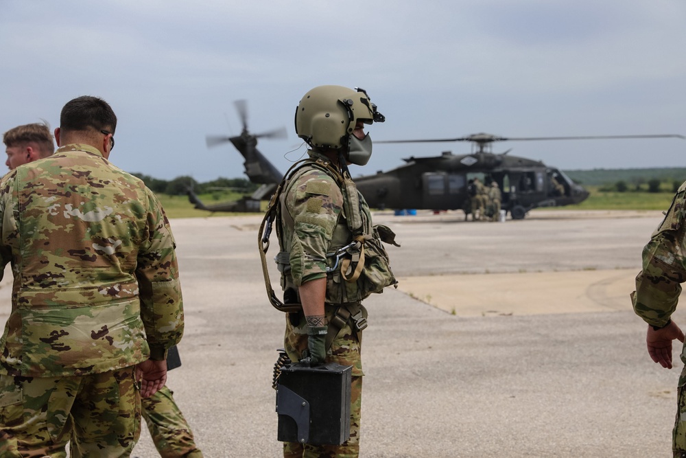 2-227th Aviation Regiment Commander visits Forward Arming and Refueling Point crews for Aerial Gunnery