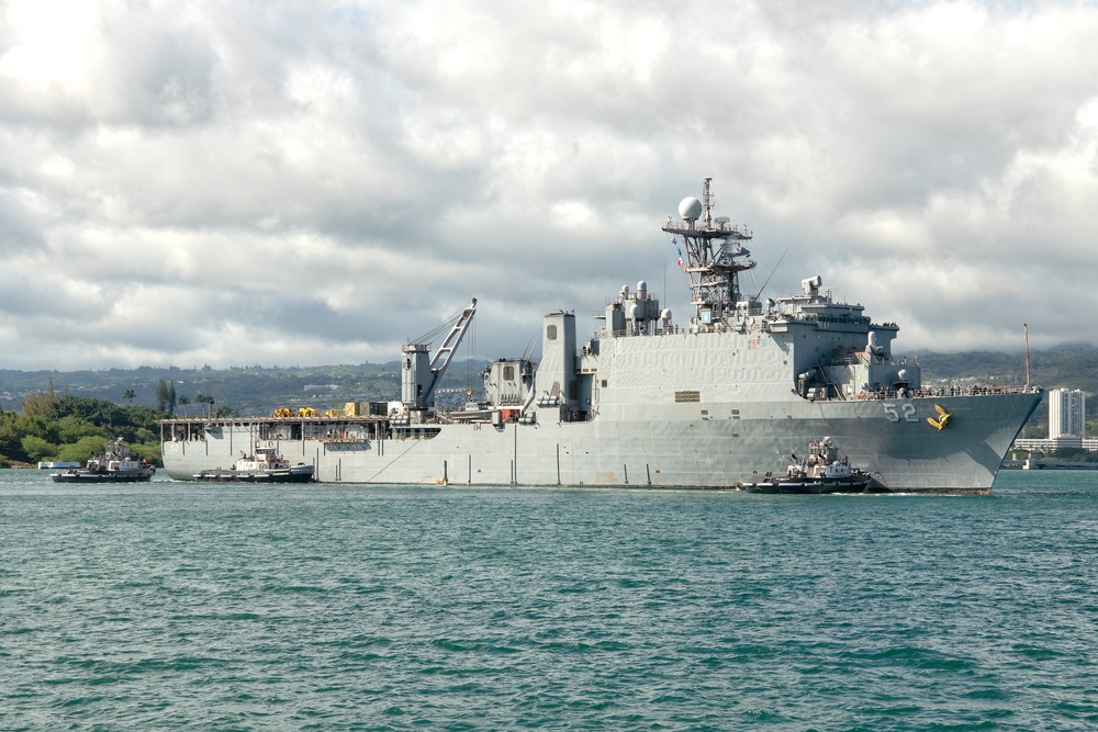 USS Pearl Harbor (LSD 52) Visits Namesake