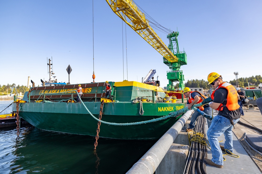 Arrival of new portal crane 52