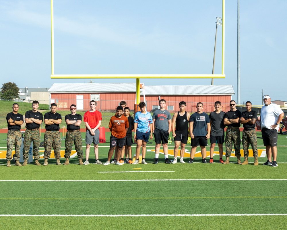 Recruiting Sub-Station conducts PT with Caldwell High School