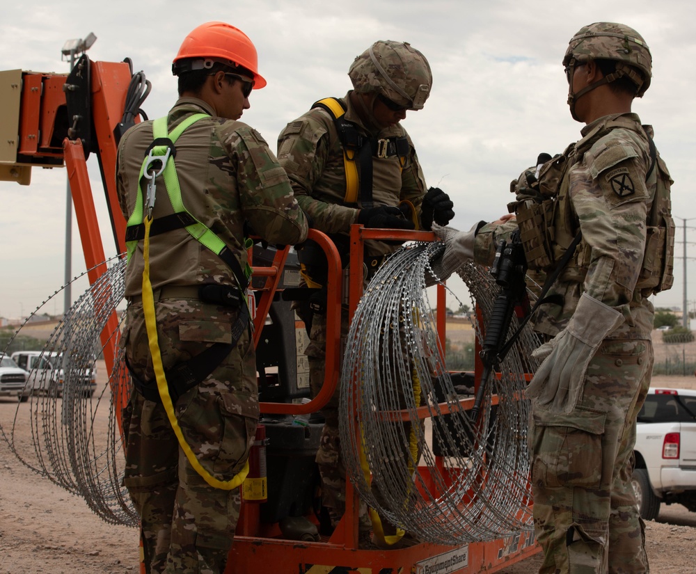 642nd Engineer Support Company reinforces protective barrier near El Paso