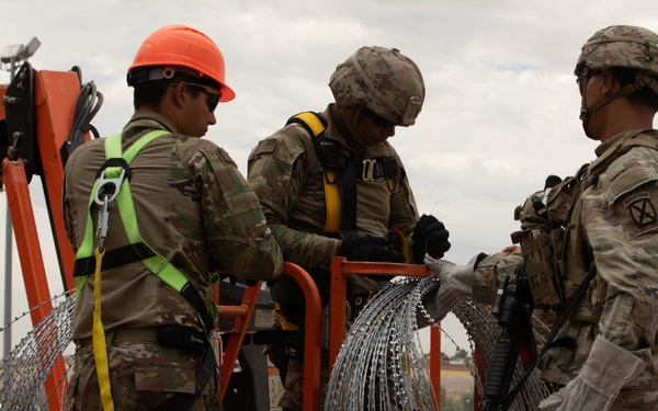 642nd Engineer Support Company reinforces protective barrier near El Paso