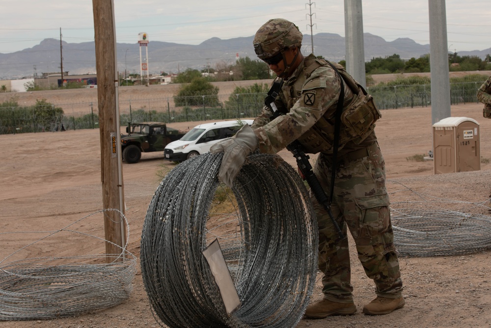642nd Engineer Support Company reinforces protective barrier near El Paso
