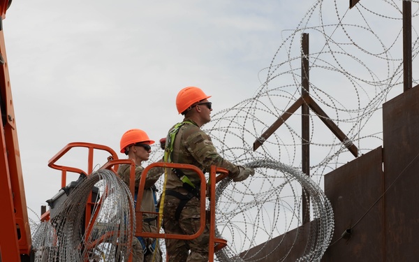 642nd Engineer Support Company reinforces protective barrier near El Paso