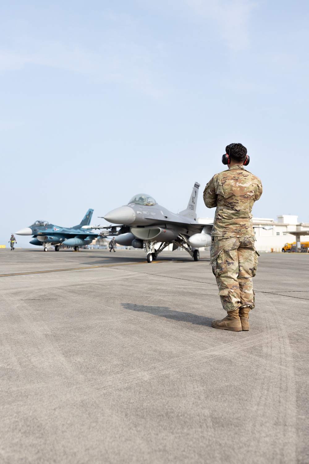 U.S. Airforce F-16C Fighting Falcons and JASDF F-2 MCAS Iwakuni for exercise