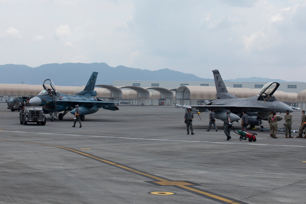 U.S. Air Force, U.S. Marine Corps and Japan Air Self Defense Force conduct refueling exercise.