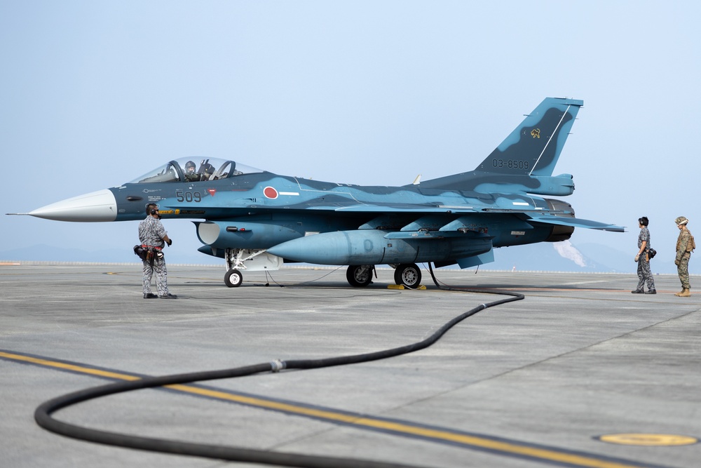 U.S. Airforce F-16C Fighting Falcons and JASDF F-2 MCAS Iwakuni for exercise