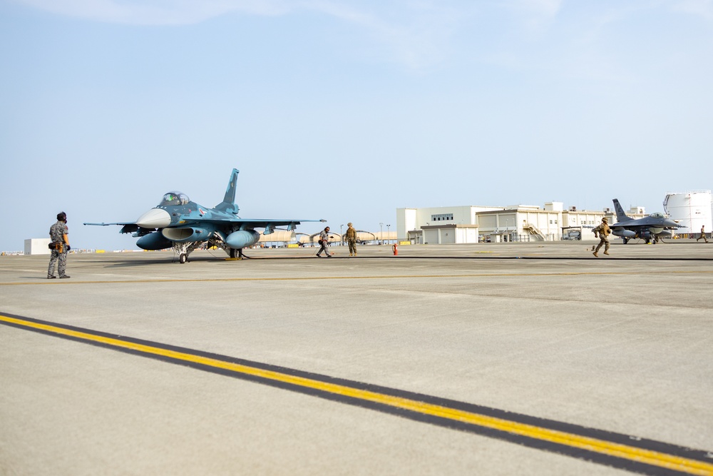 U.S. Airforce F-16C Fighting Falcons and JASDF F-2 MCAS Iwakuni for exercise