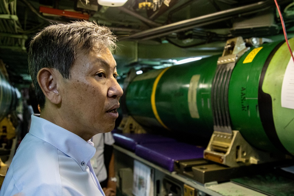 Council Members of the City of Yokosuka tour USS Santa Fe (SSN 763)