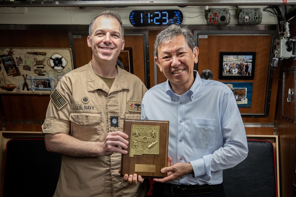 Council Members of the City of Yokosuka tour USS Santa Fe (SSN 763)