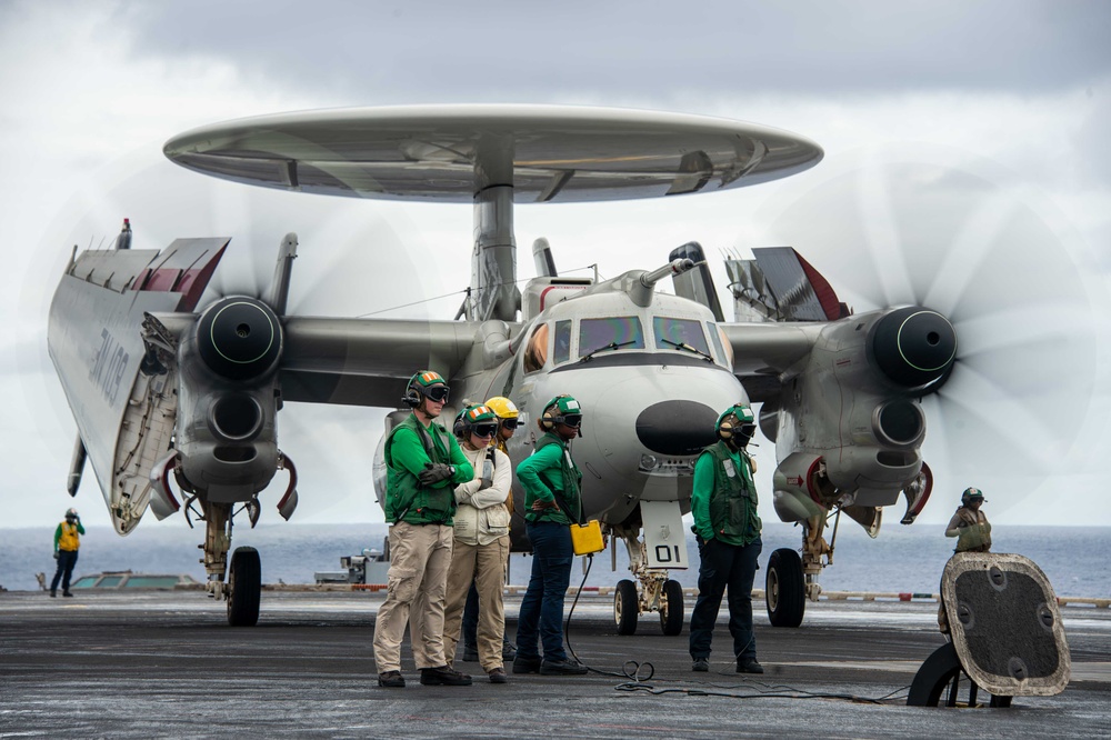 USS Carl Vinson (CVN 70) Conducts Routine Flight Operations in the Philippine Sea