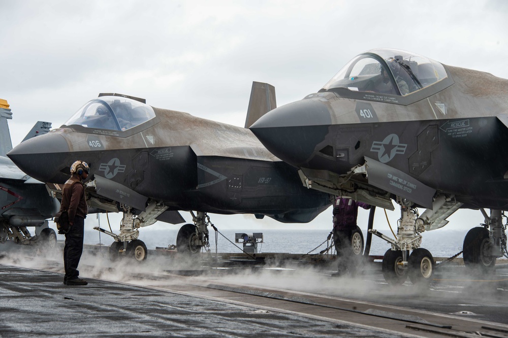 USS Carl Vinson (CVN 70) Conducts Routine Flight Operations in the Philippine Sea