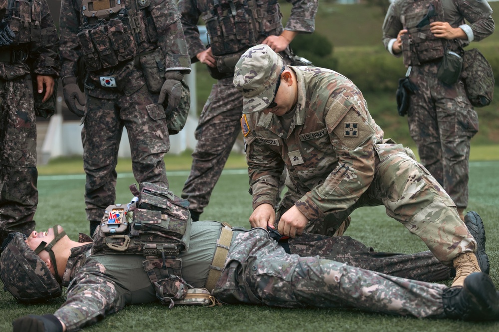 U.S. Soldier Applies Tourniquet During Joint TCCC Drill