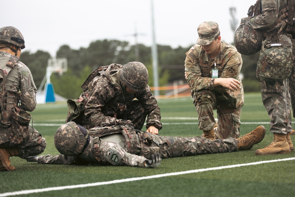 ROK Army Soldiers Practice Lifesaving Skills Under U.S. Supervision