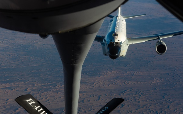 KC-135 refuels RC-135, Talisman Sabre 25