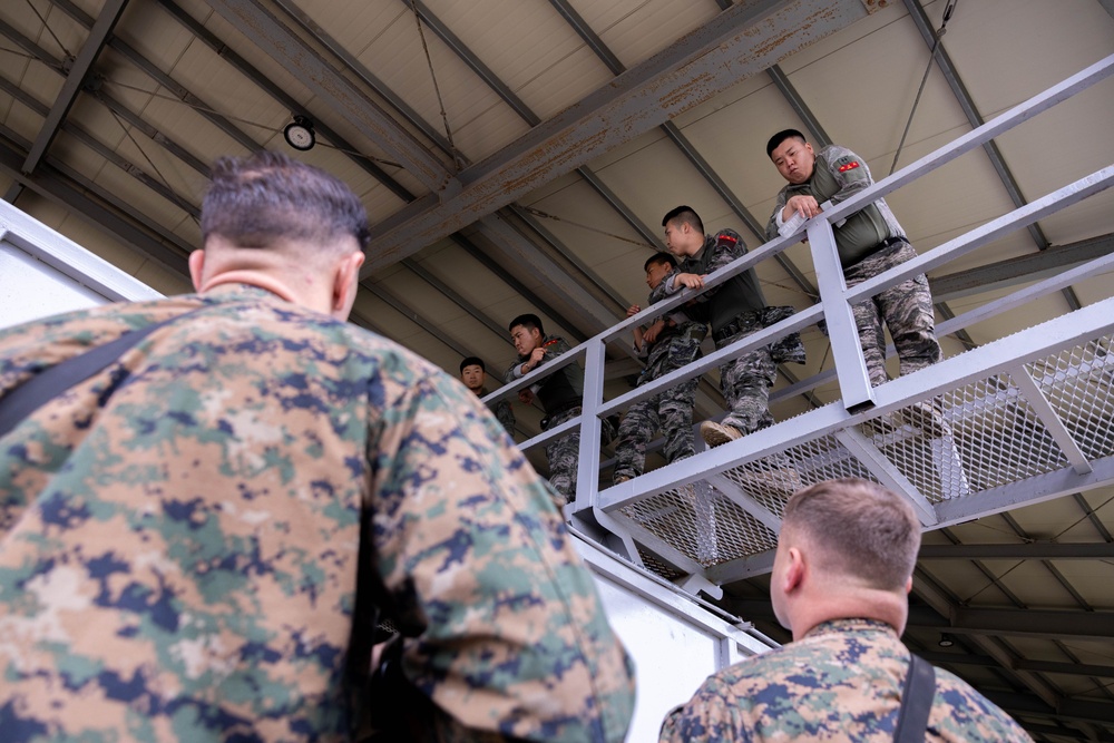 2/23 Marines teach class for ROK Marines on USMC MOUT Techniques