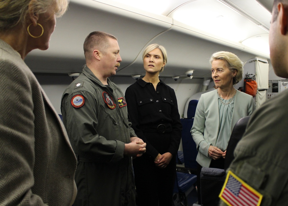 The President of European Commission and the Prime Minister of Iceland visit U.S. VP Squadrons