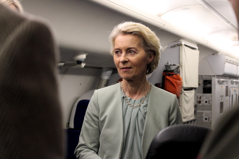 The President of European Commission and the Prime Minister of Iceland visit U.S. VP Squadrons