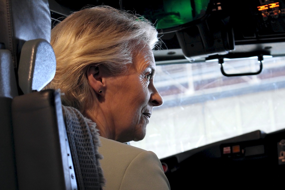 The President of European Commission and the Prime Minister of Iceland visit U.S. VP Squadrons