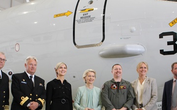 The President of European Commission and the Prime Minister of Iceland visit U.S. VP Squadrons