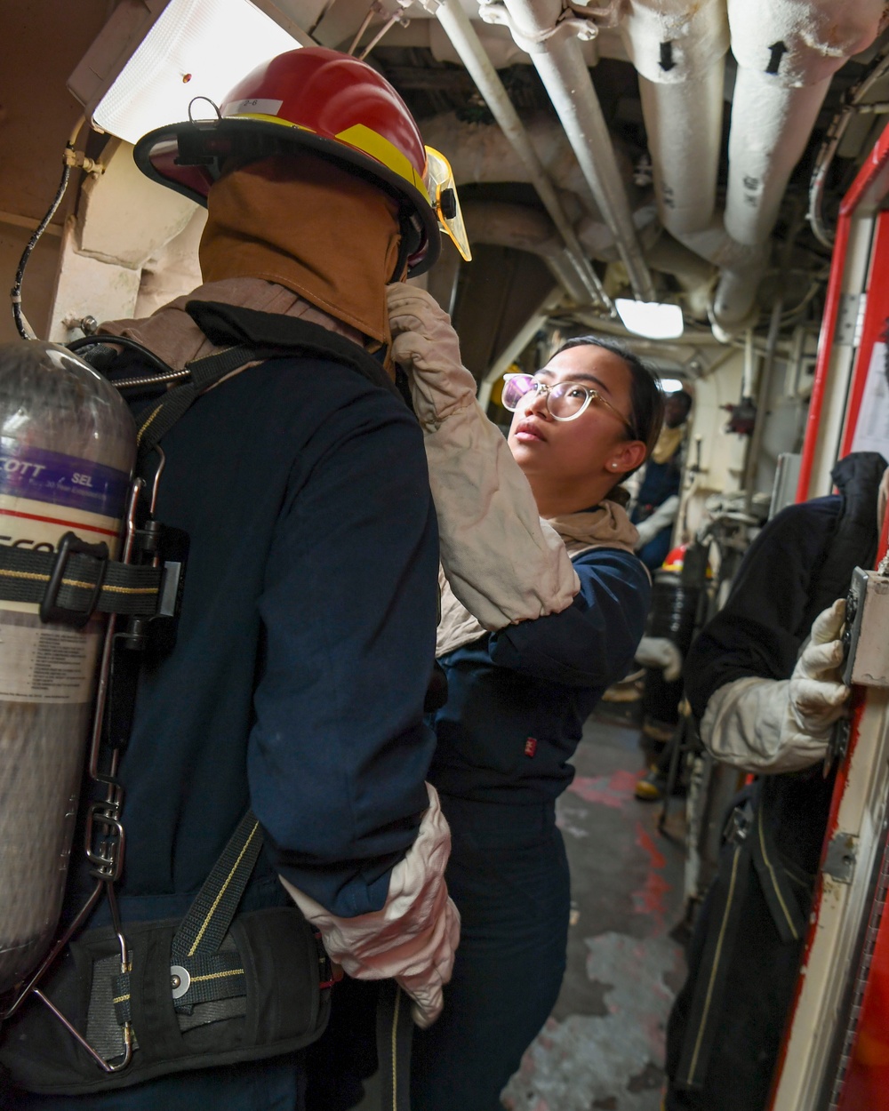 USS Pearl Harbor (LSD 52) Sailors simulate fire response during general quarters drill